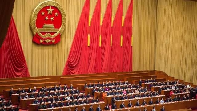 中共五中全会为何主抓纪律？习近平要在2027年前，把干部的前途和退路一起攥紧